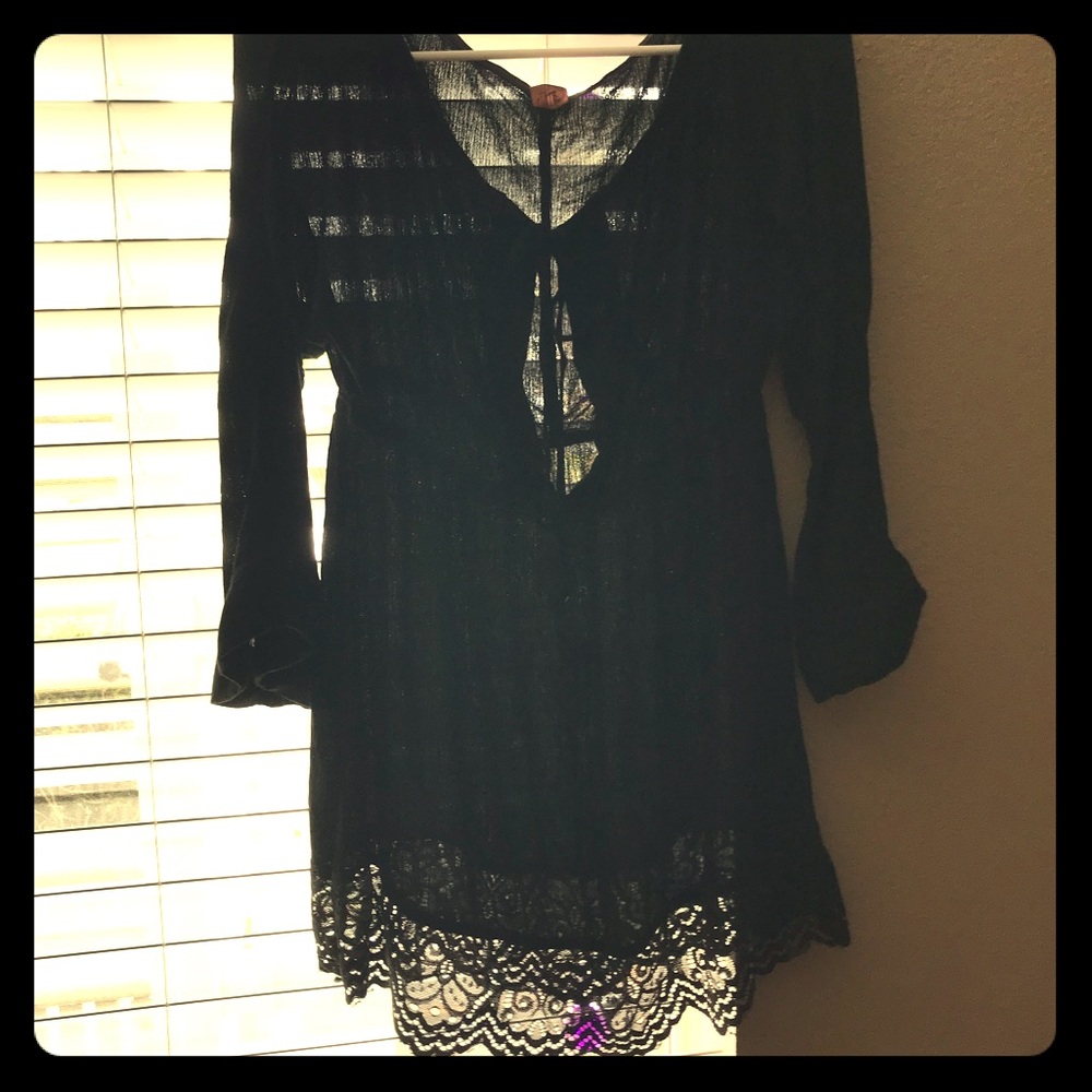 🌻 Sexy sheer 3/4 sleeve cover up or lounge wear.